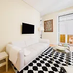 Modern 41 Bedroom Haven Apartmán *