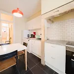 Modern 41 Bedroom Haven Apartmán *