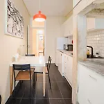 Modern 41 Bedroom Haven Apartmán *