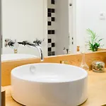 Modern 41 Bedroom Haven Apartmán *