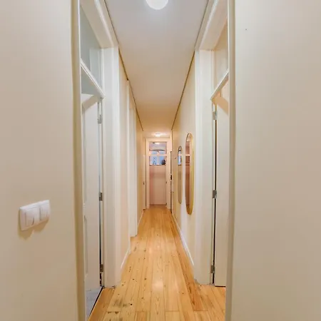& Spacious 41 Bed Appartement Lissabon