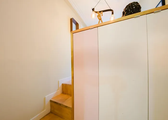 Апартаменти Modern Central 41 Bedroom Haven *