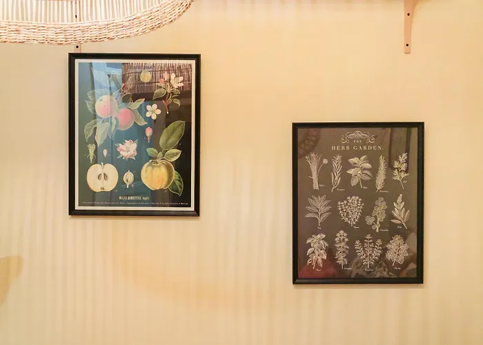 Modern Central 41 Bedroom Haven *