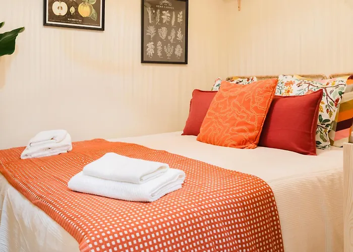 Modern Central 41 Bedroom Haven *