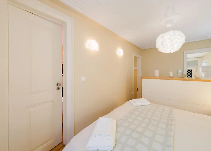 Modern Central 41 Bedroom Haven Апартаменти