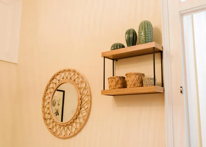 Апартаменти Modern Central 41 Bedroom Haven *