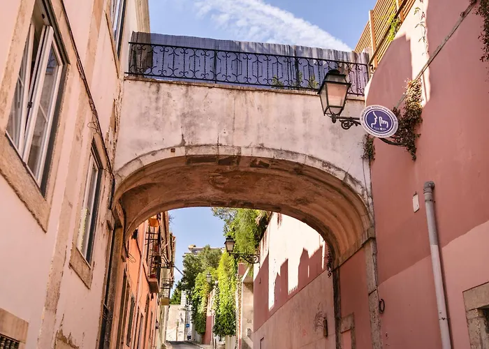 Modern Central 41 Bedroom Haven * Лісабон