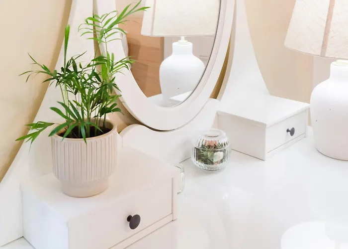 Modern Central 41 Bedroom Haven