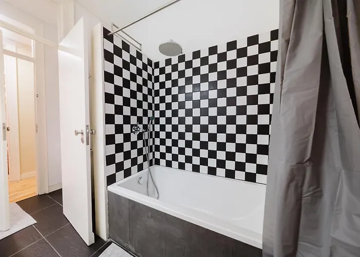 Modern Central 41 Bedroom Haven *