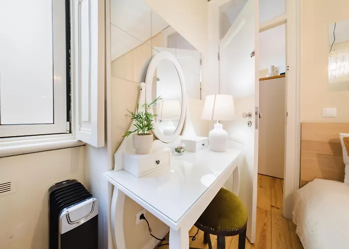 Апартаменти Modern Central 41 Bedroom Haven