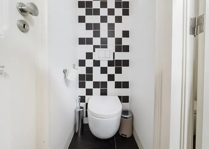 Modern Central 41 Bedroom Haven *