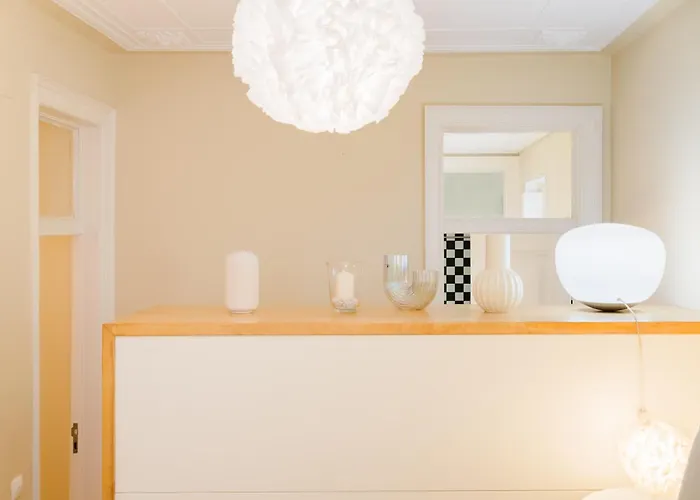 Modern Central 41 Bedroom Haven Апартаменти