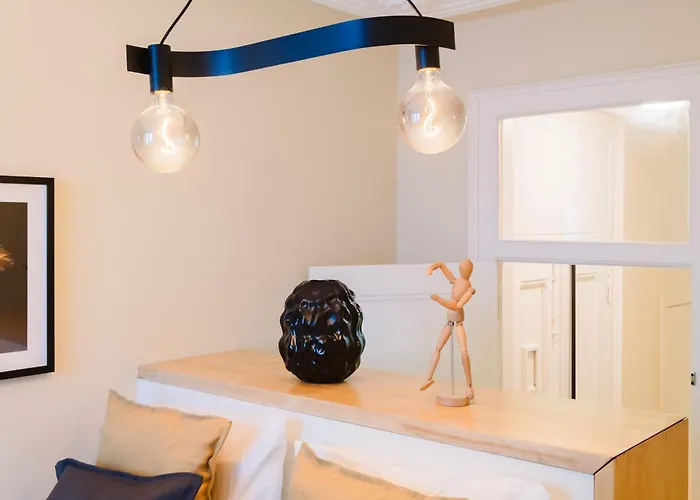 Modern Central 41 Bedroom Haven *