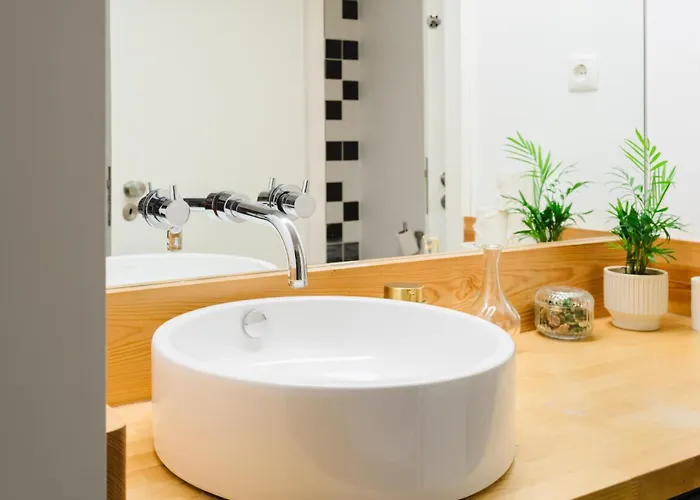 Modern Central 41 Bedroom Haven Апартаменти *