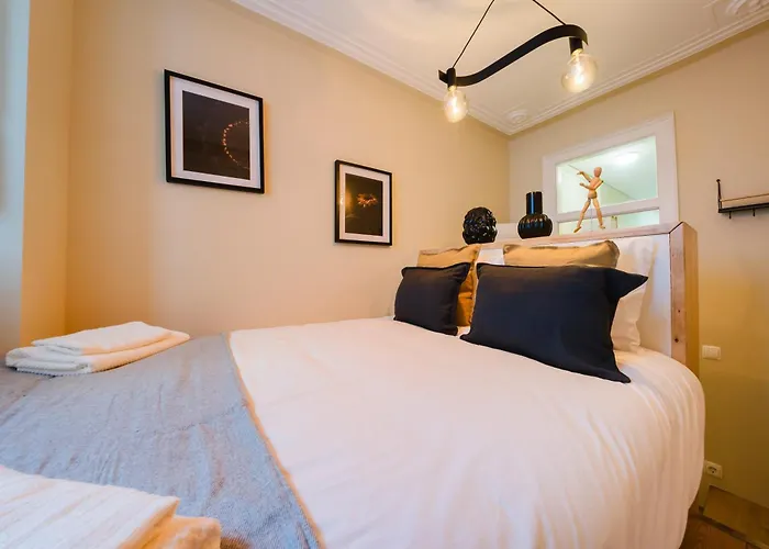 Апартаменти Modern Central 41 Bedroom Haven