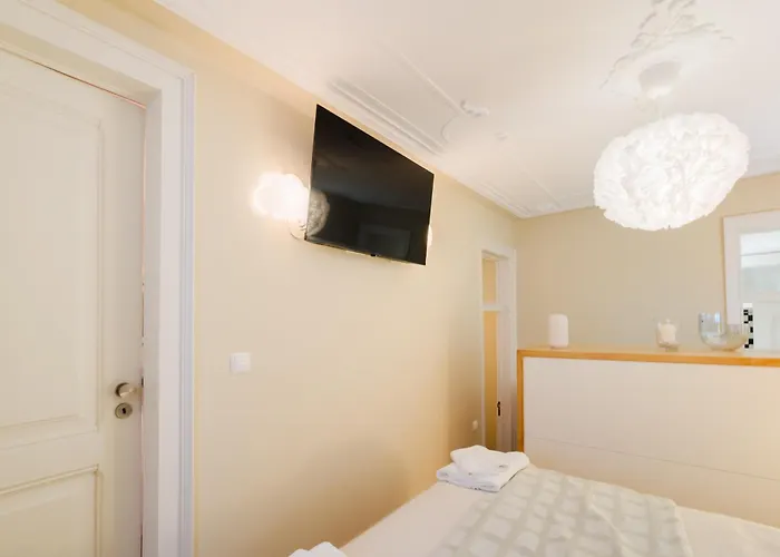 Modern Central 41 Bedroom Haven *