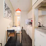Modern 41 Bedroom Haven Лиссабон