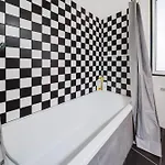 Modern 41 Bedroom Haven Лиссабон