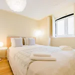Modern 41 Bedroom Haven Лиссабон