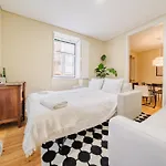 Modern 41 Bedroom Haven Лиссабон
