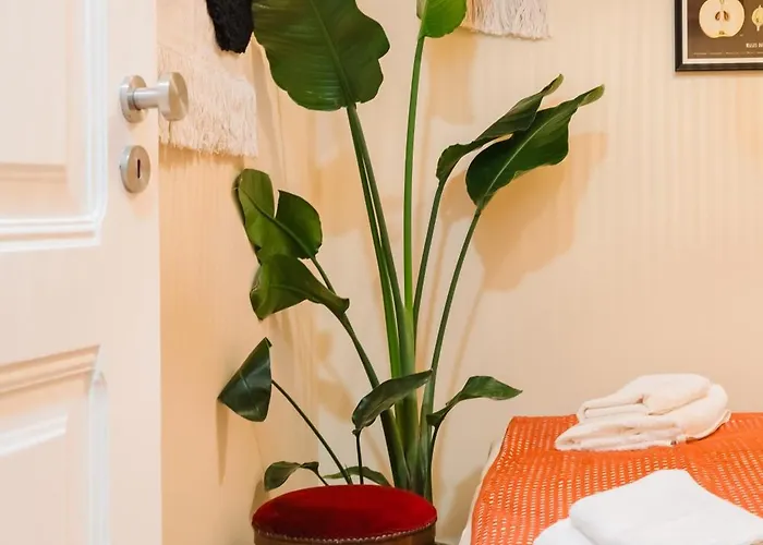 Modern 41 Bedroom Haven * Lisbon