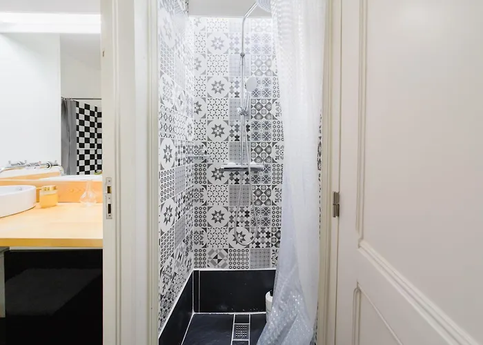 Modern 41 Bedroom Haven * Lisbon